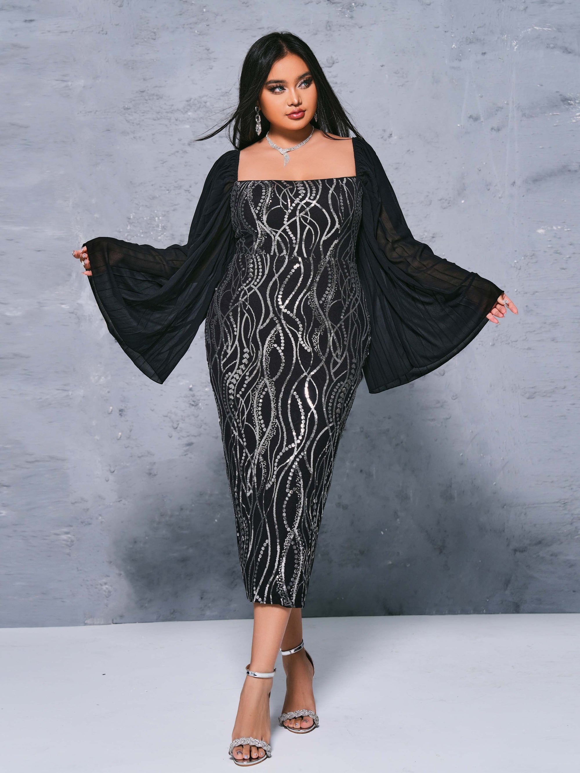 Vestido Midi Plus Size com Lantejoulas e Mangas em Painel - Modelo PRH308028