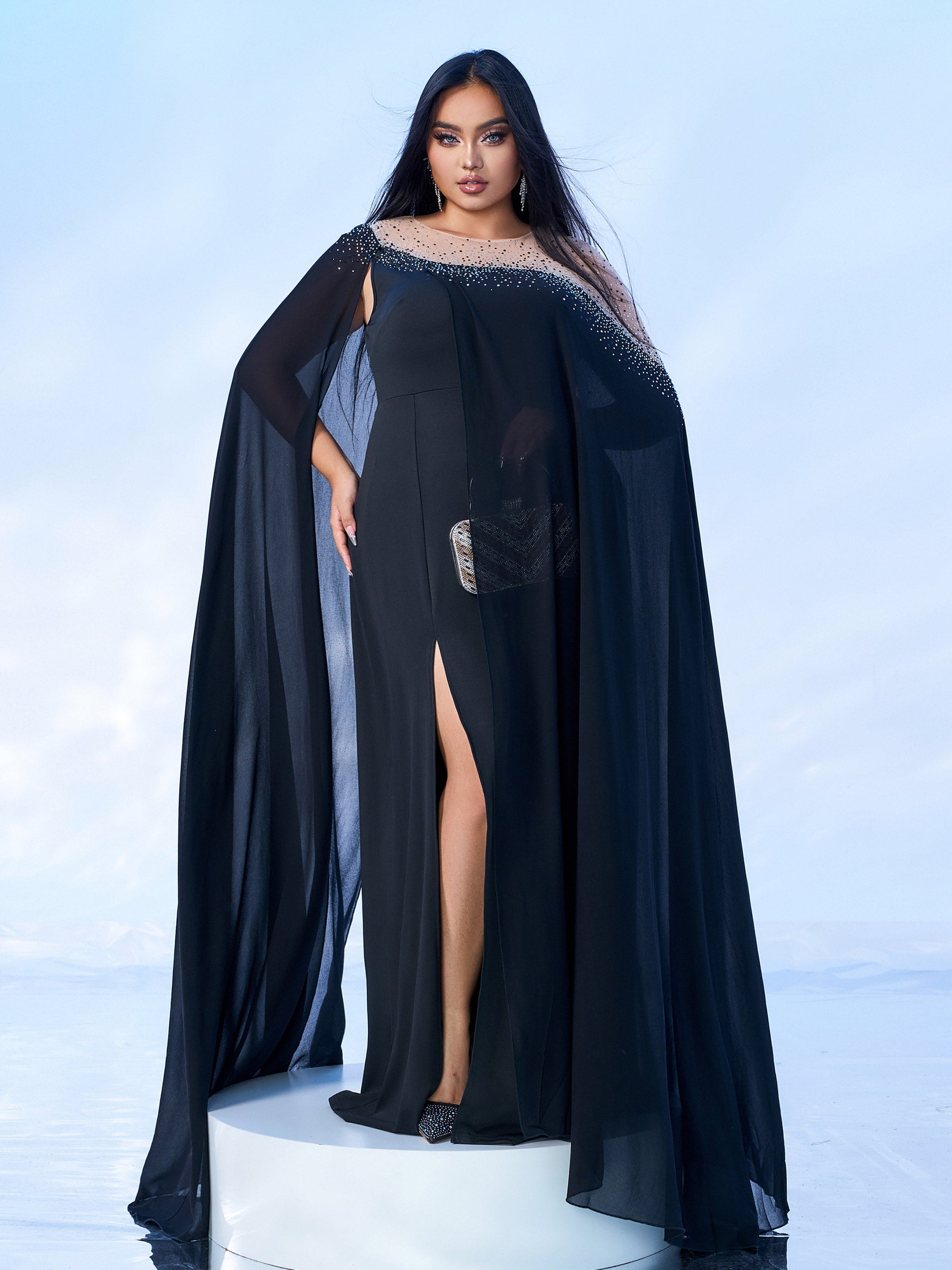 Vestido Plus Size em Chiffon com Manga Capa - Modelo PMES00566