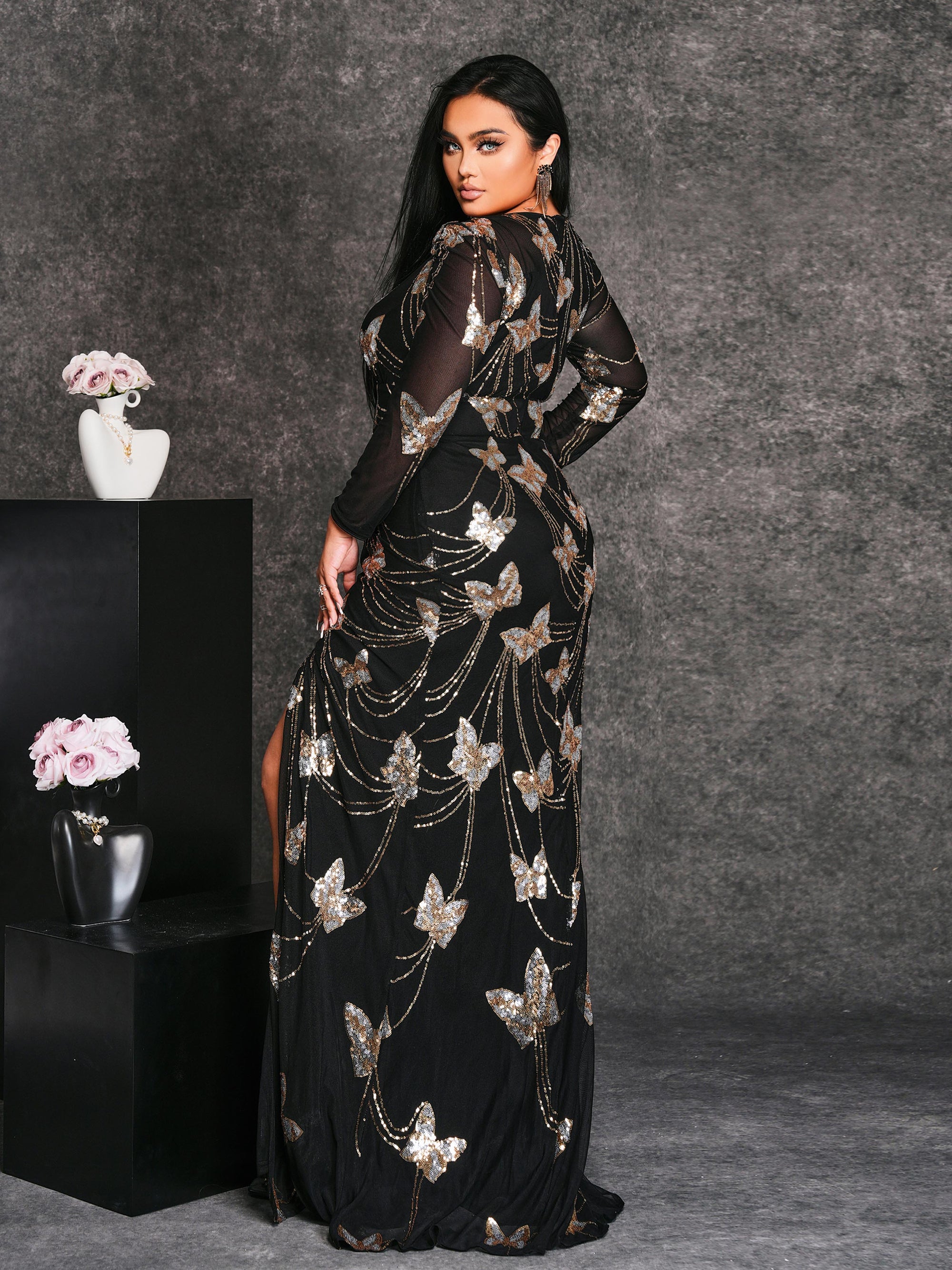 Vestido Plus Size de Malha com Apliques de Lantejoula em Forma de Borboleta - Modelo PRM21080