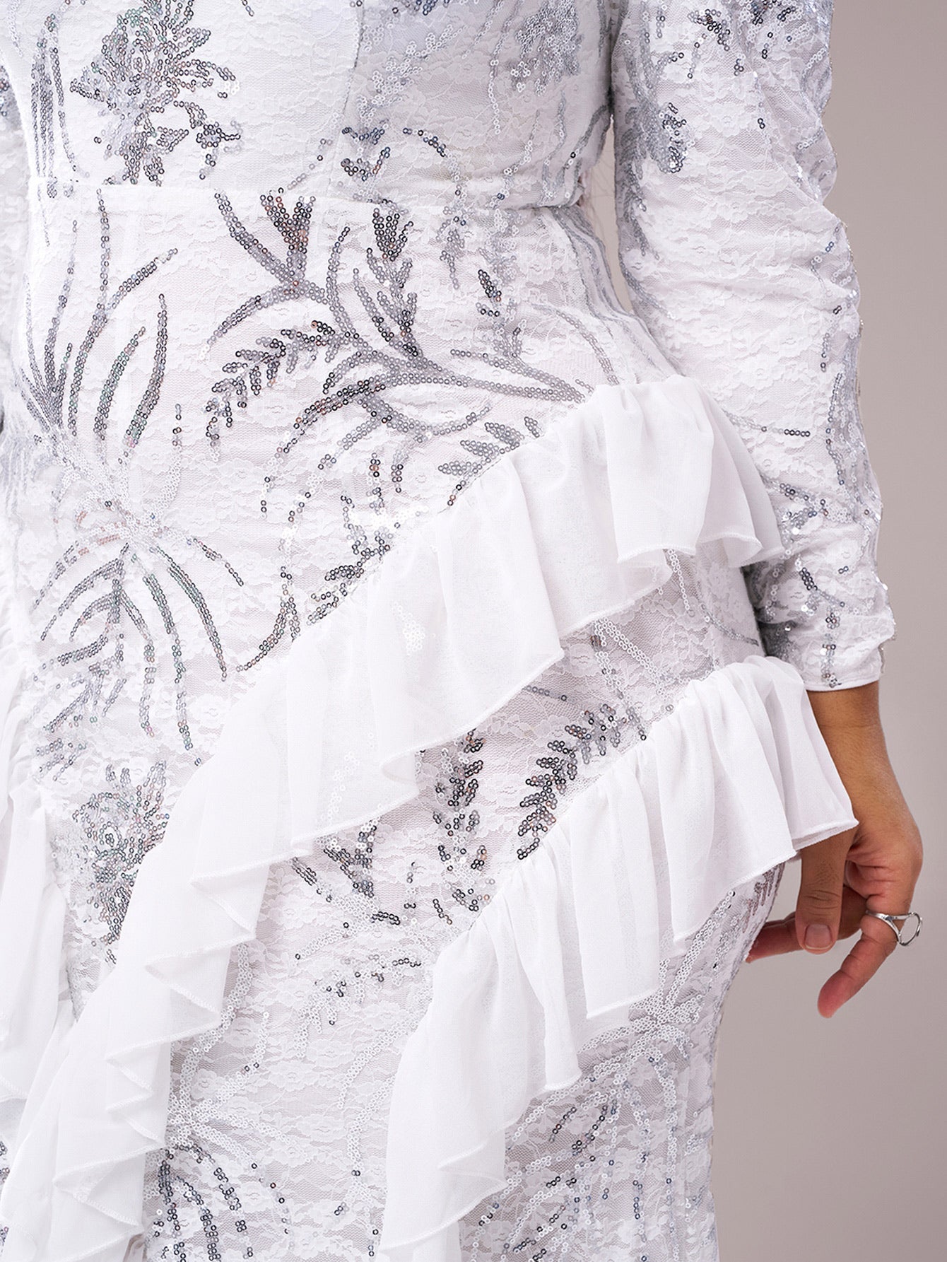 Vestido Plus Size com Gola Alta e Barra Irregular - Modelo PRX70029