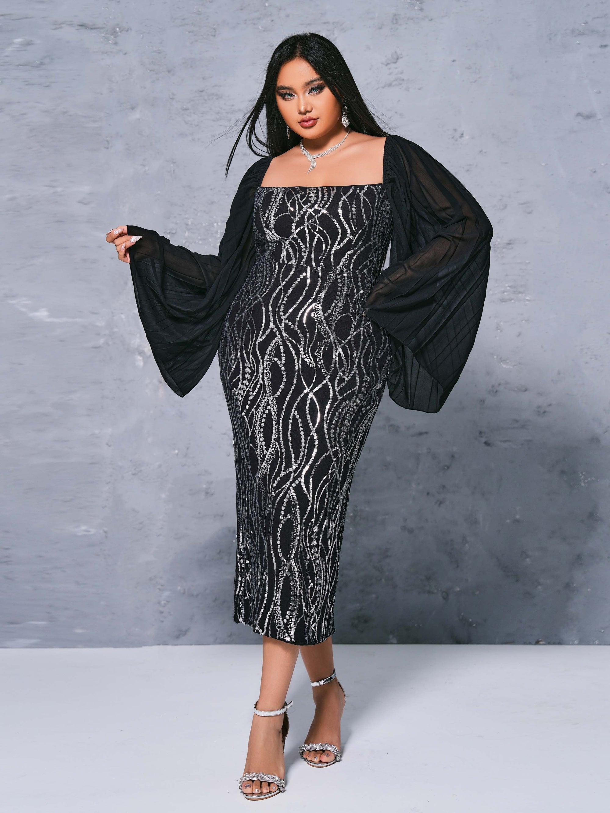 Vestido Midi Plus Size com Lantejoulas e Mangas em Painel - Modelo PRH308028