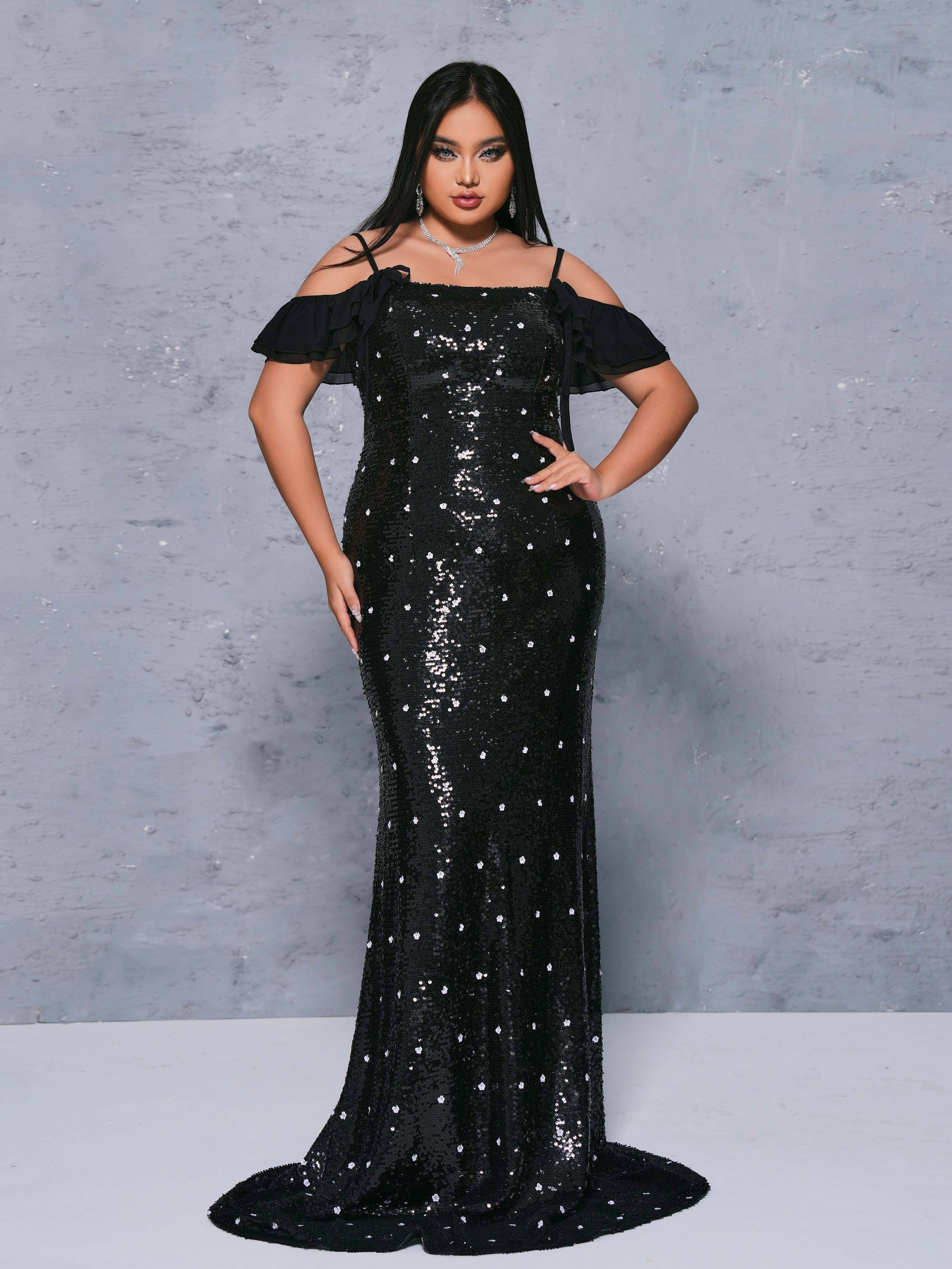 Vestido Plus Size com Apliques e Estampa de Poá - Modelo PRX70122