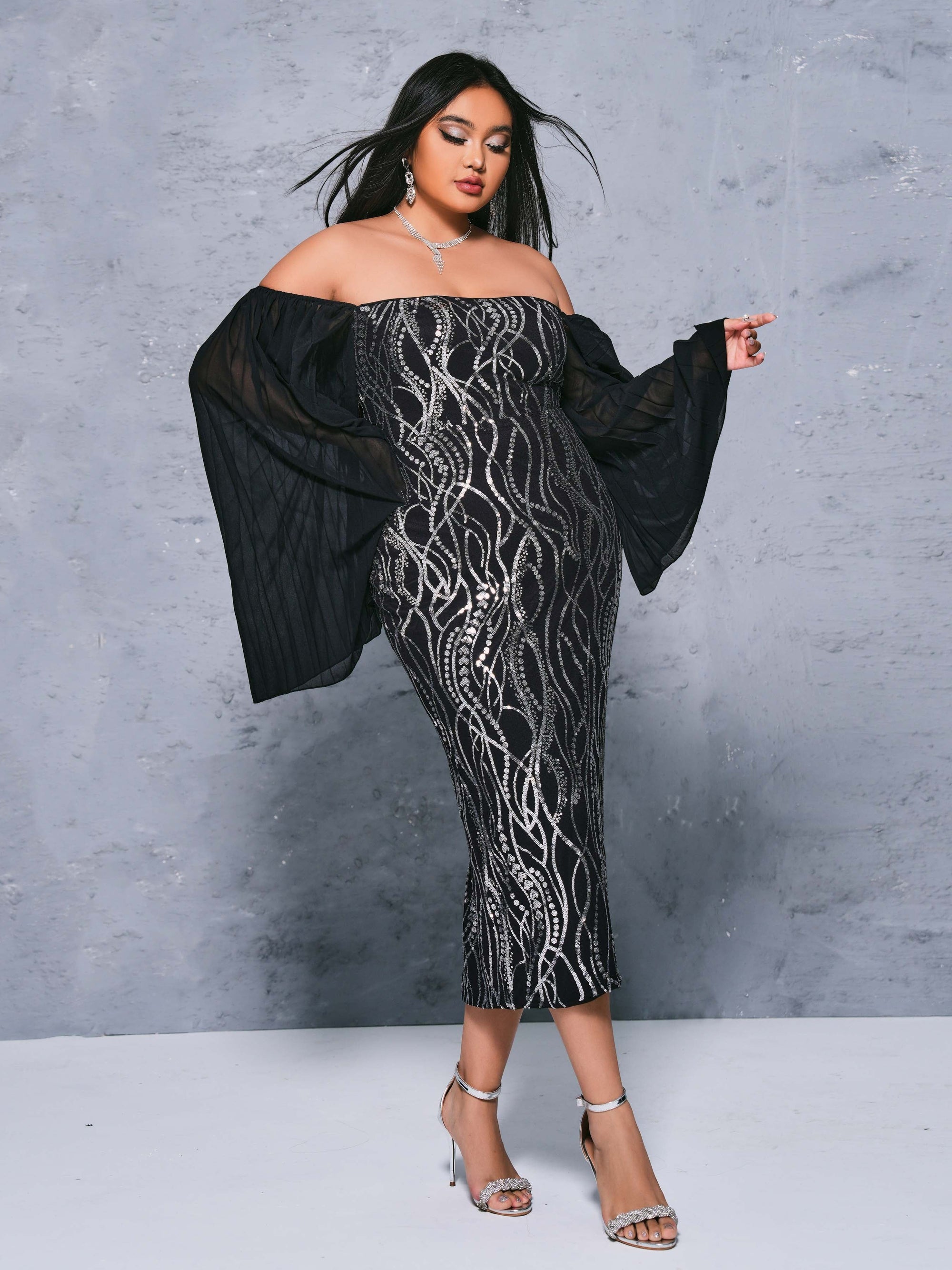 Vestido Midi Plus Size com Lantejoulas e Mangas em Painel - Modelo PRH308028