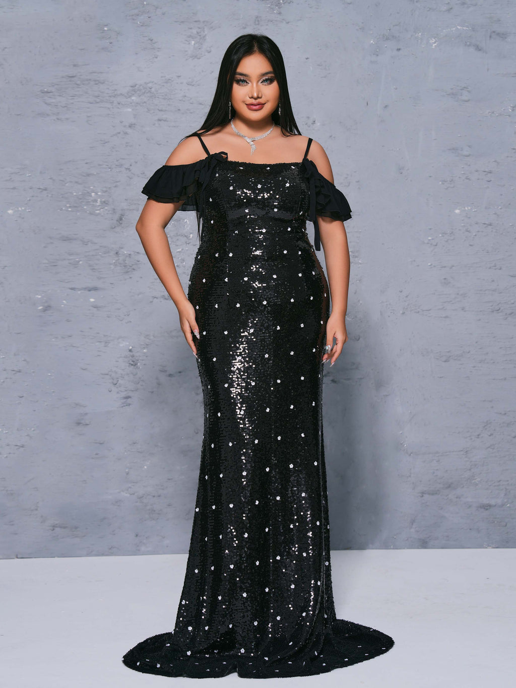 Vestido Plus Size com Apliques e Estampa de Poá - Modelo PRX70122
