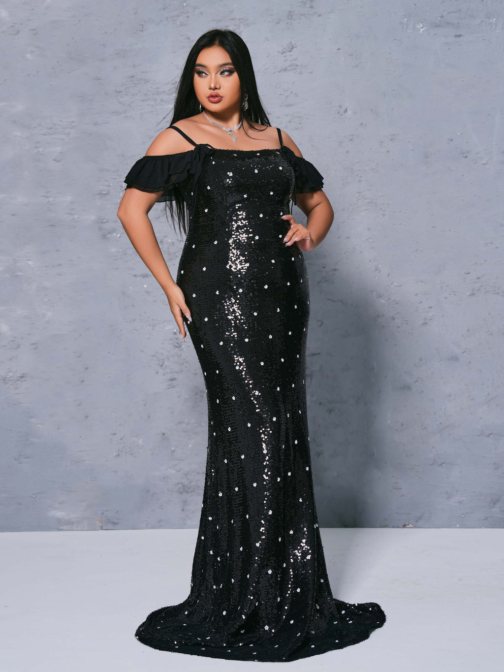 Vestido Plus Size com Apliques e Estampa de Poá - Modelo PRX70122